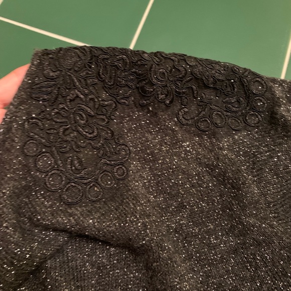 Elle Sweater With Black Lace Shoulder Detail - Picture 5 of 6